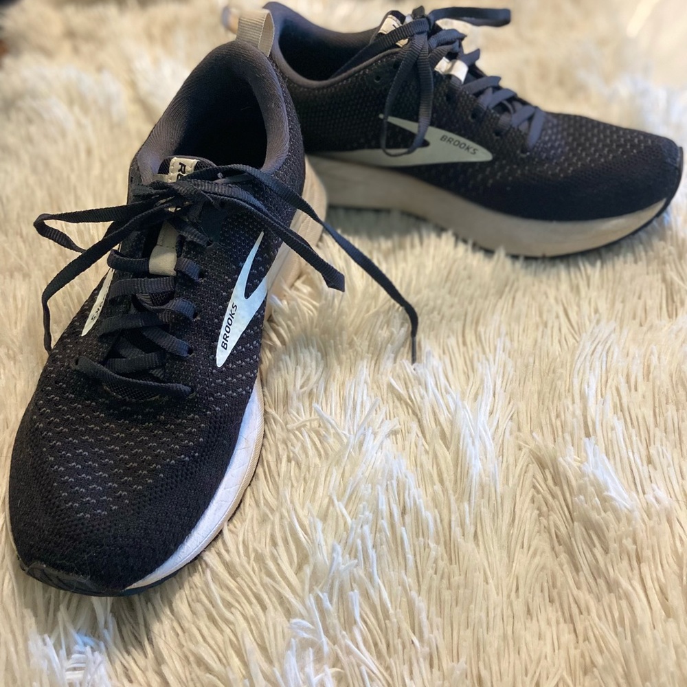 Brooks women’s sneakers